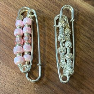 Large decorative safety pin